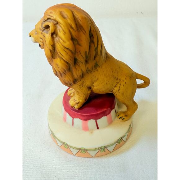 Vtg Wallace & Berrie Circus Royal Lion Figurine - Picture 4 of 6